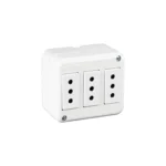 Tomacorriente Triple 2P+T 250V/10A Sobrepuesto MEC